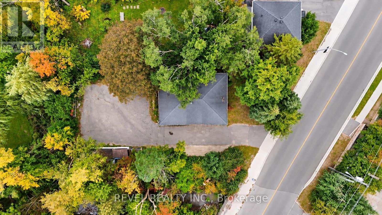 138 Innisfil Street Property Photo 12