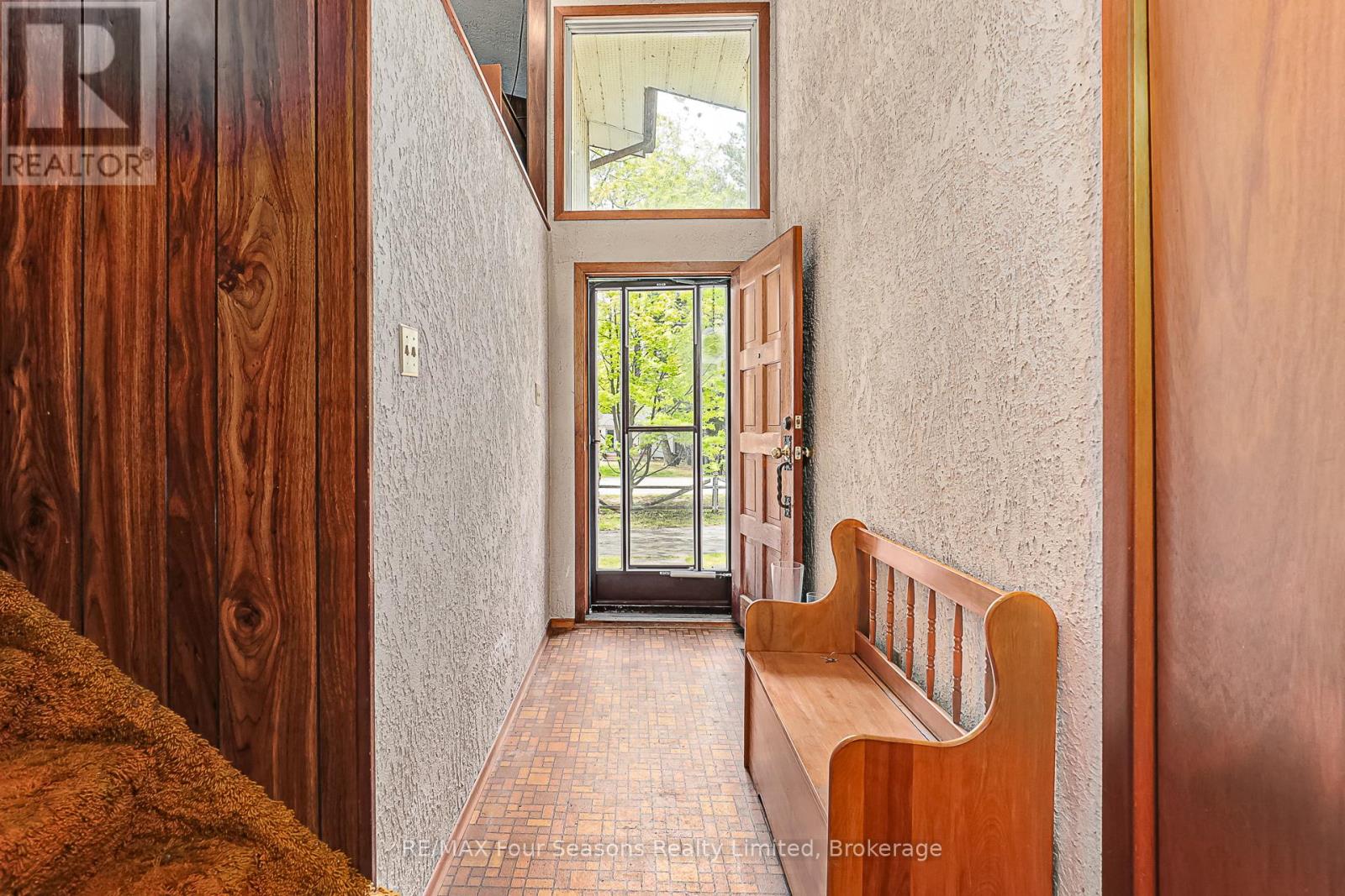 828 Oxbow Park Drive Property Photo 12