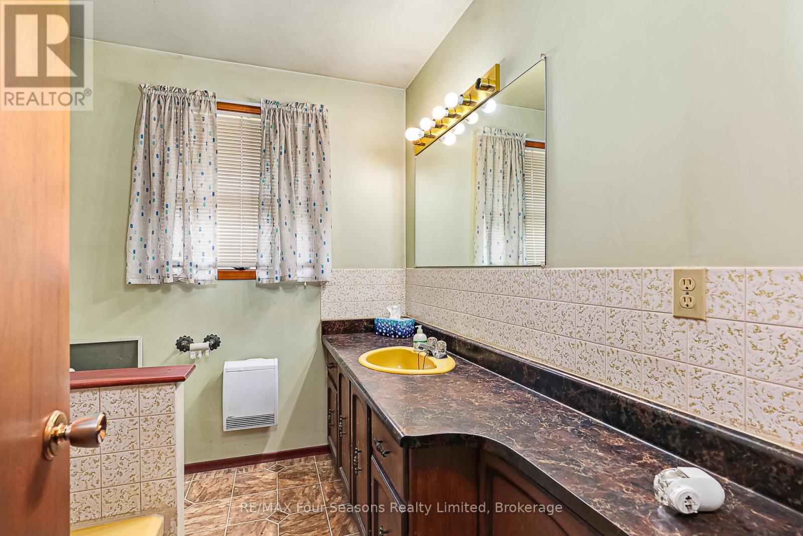 828 Oxbow Park Drive Property Photo 15