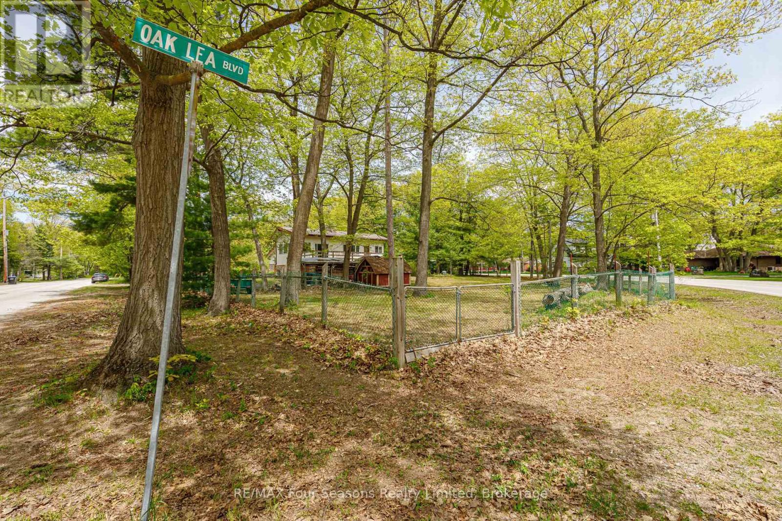 828 Oxbow Park Drive Property Photo 17