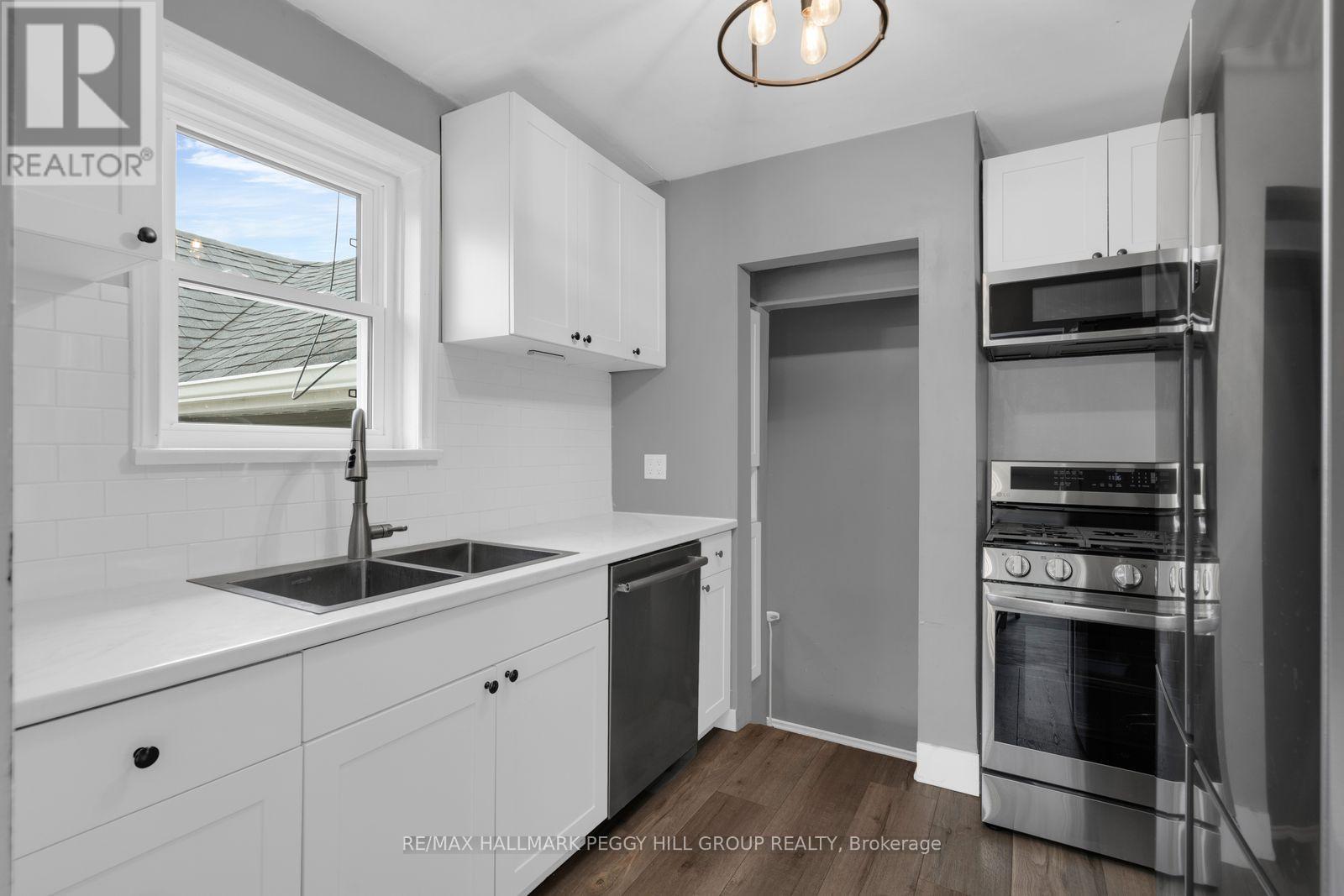 1556 Flos Rd 4 W Property Photo 3