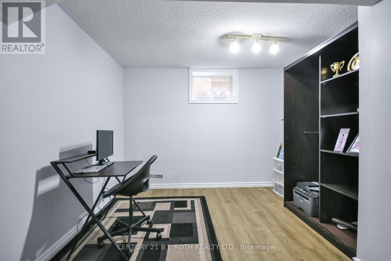 17 Crompton Drive Property Photo 32