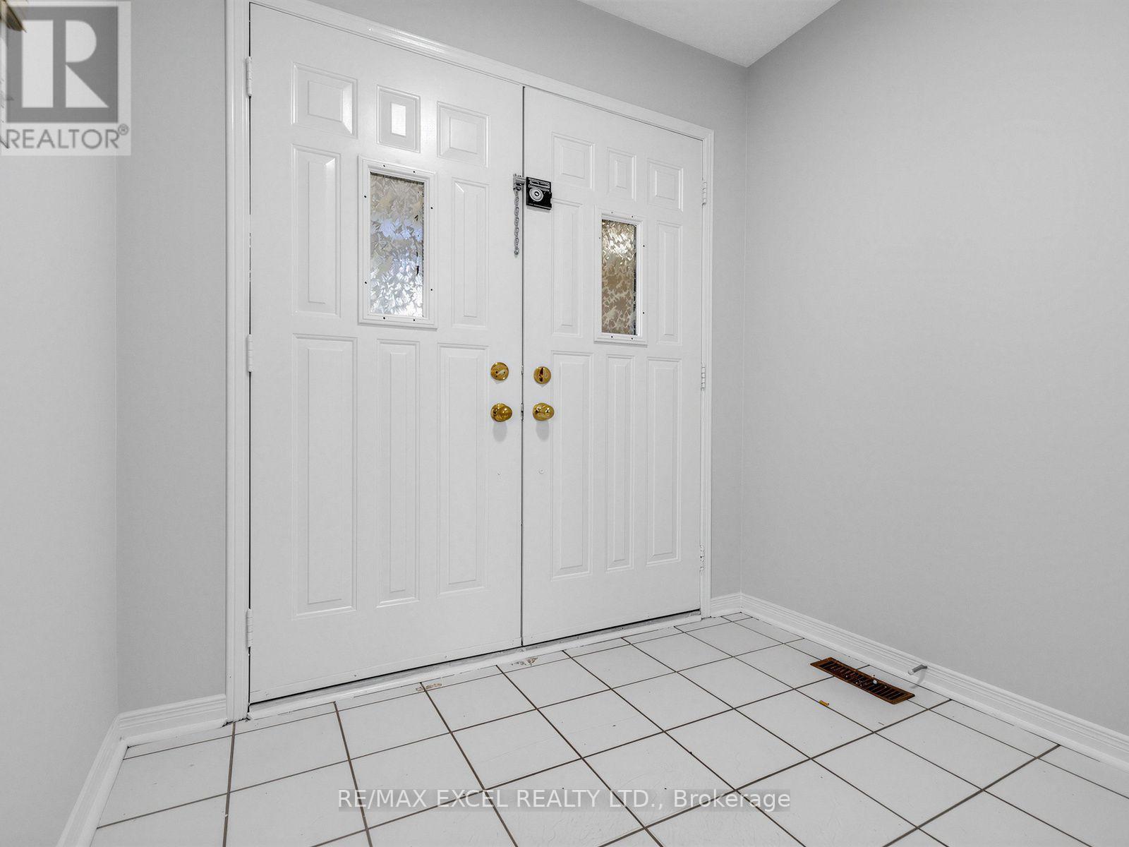 396 Cundles Road W Property Photo 2