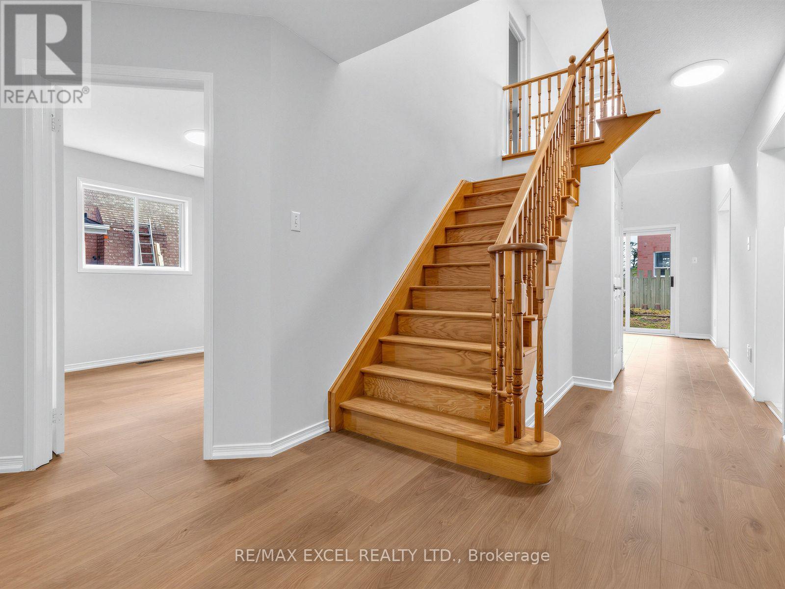 396 Cundles Road W Property Photo 3