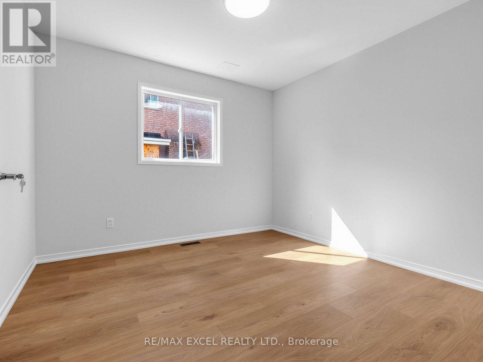 396 Cundles Road W Property Photo 18