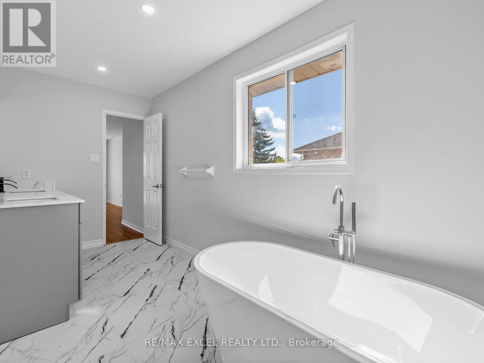 396 Cundles Road W Property Photo 27
