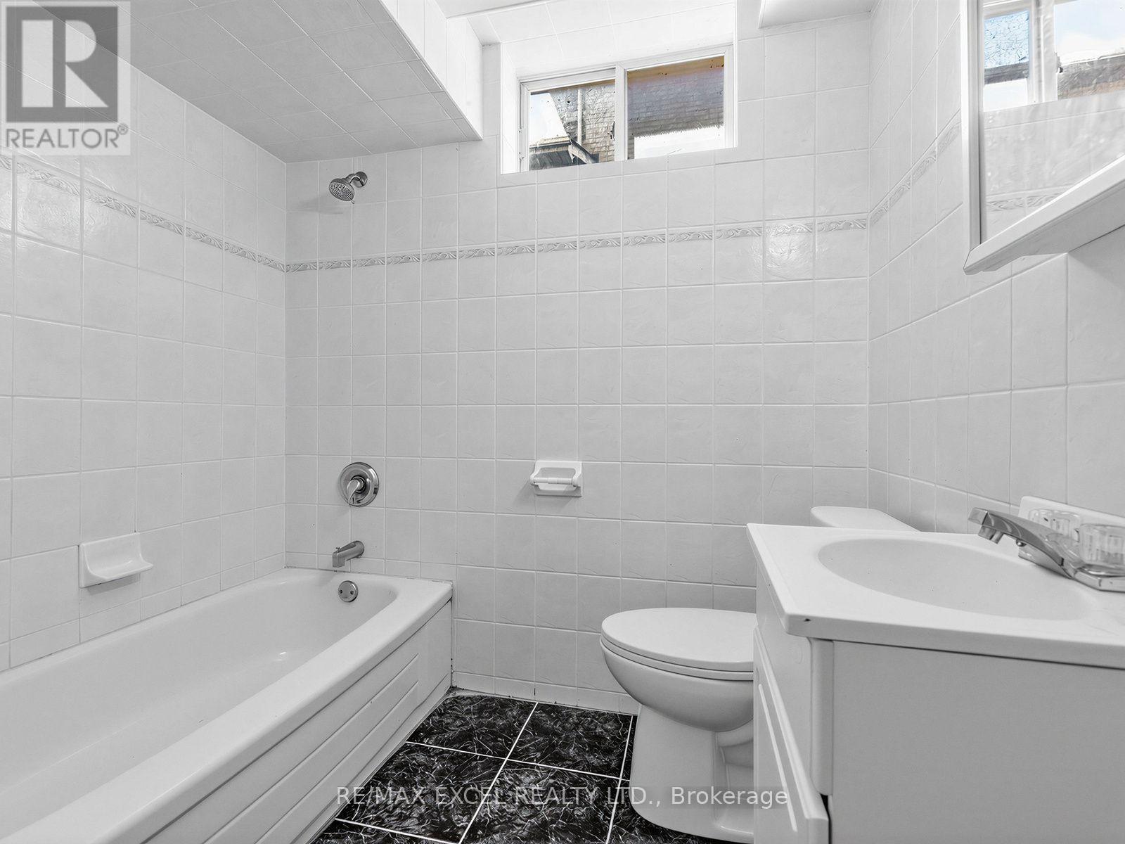 396 Cundles Road W Property Photo 31