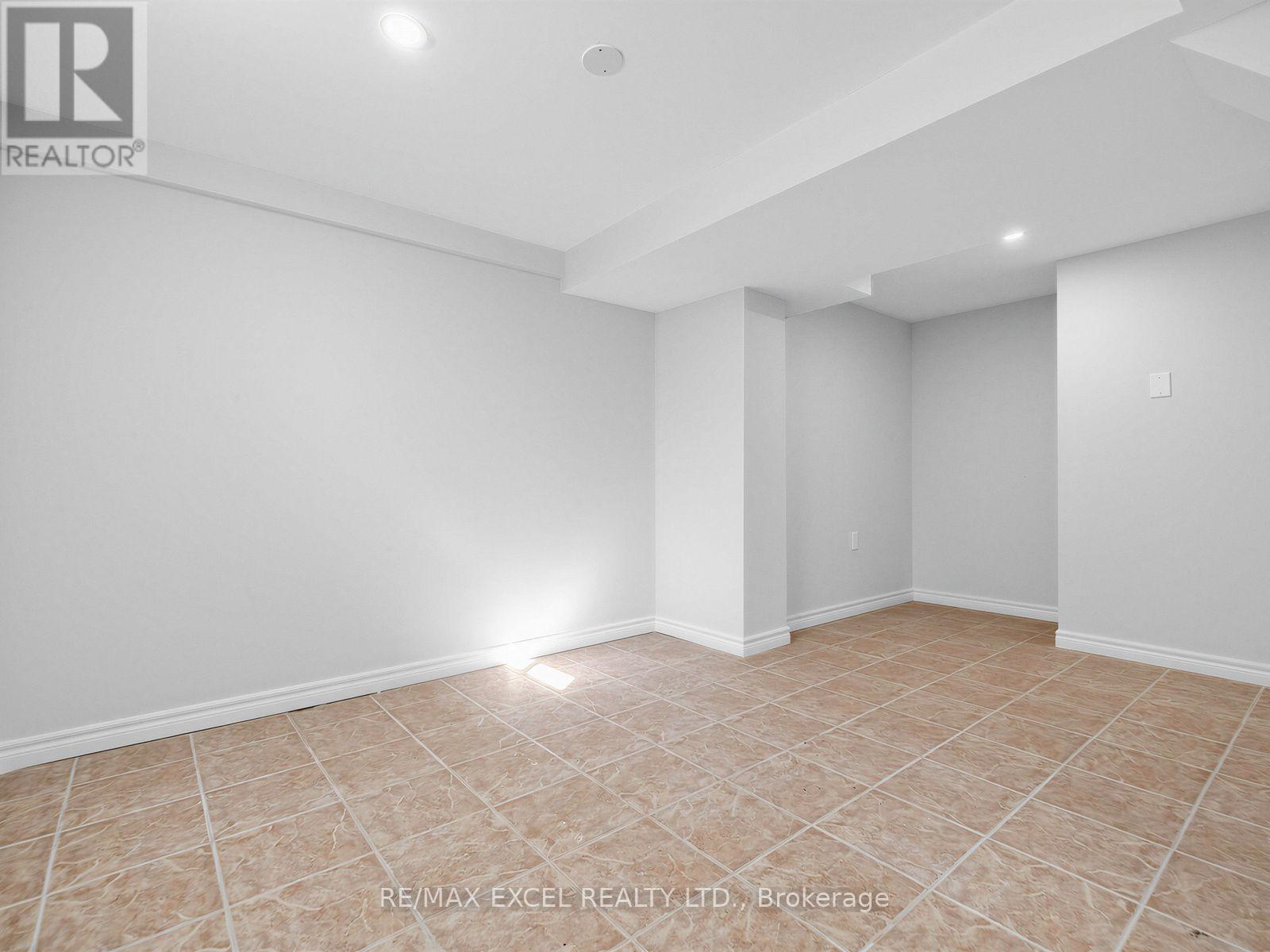 396 Cundles Road W Property Photo 32
