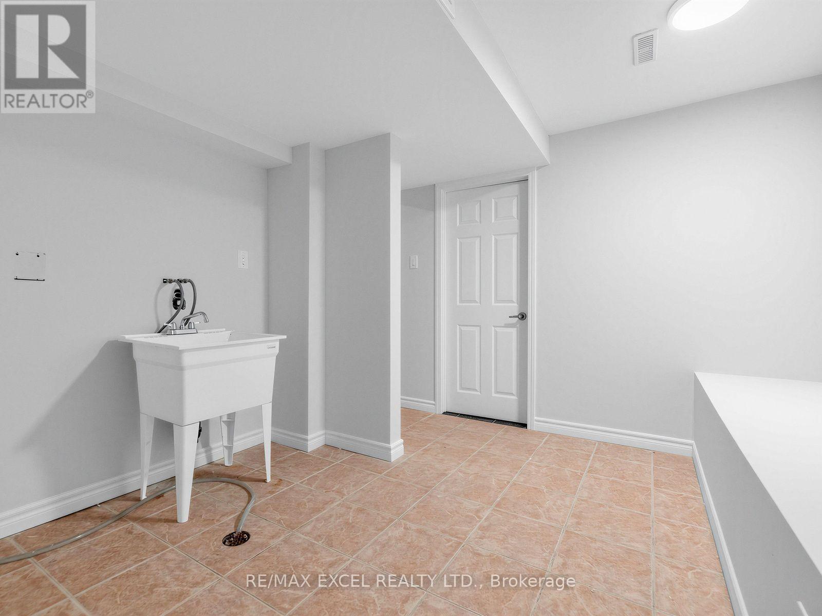 396 Cundles Road W Property Photo 33
