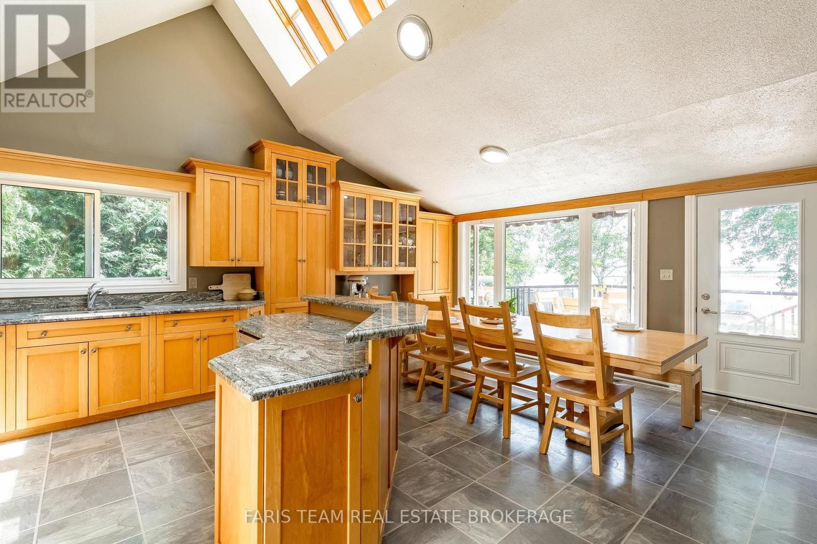 3299 Shoreview Drive Property Photo 11