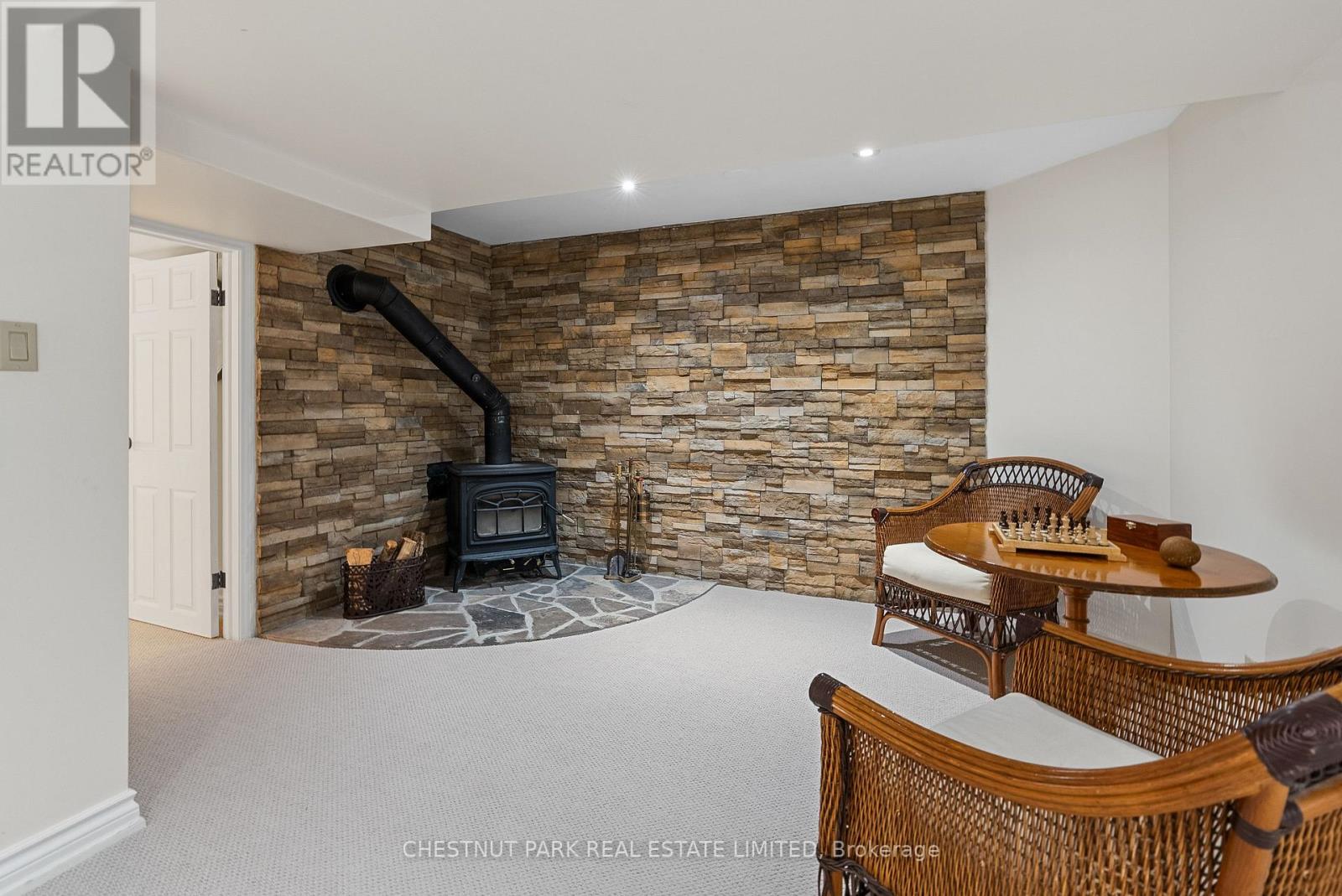 9 Mills Circle Property Photo 33