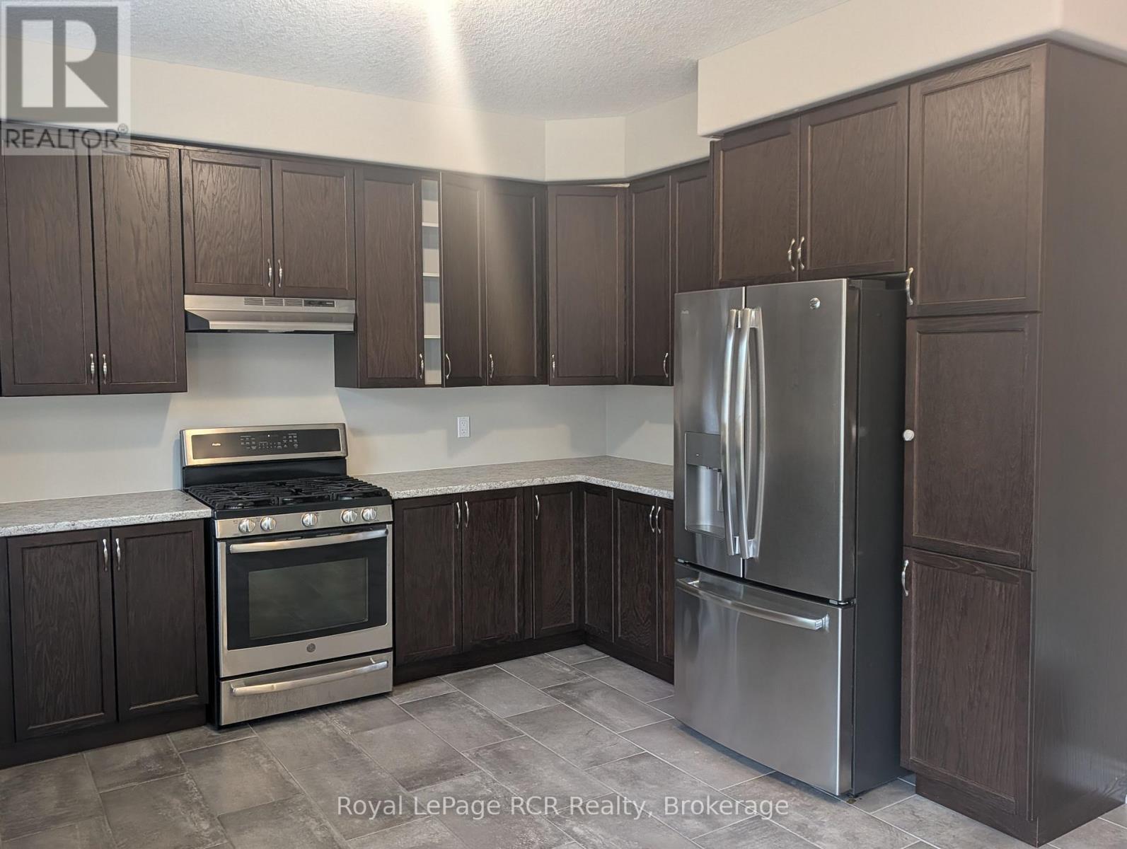 89 Lockerbie Crescent Property Photo 6