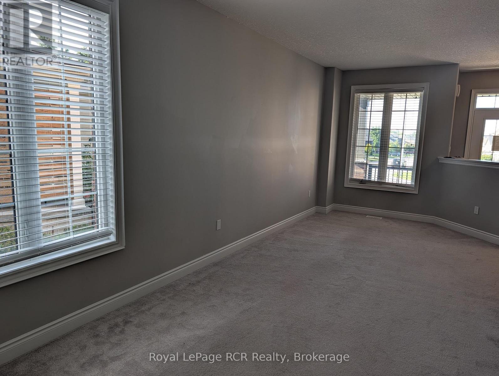 89 Lockerbie Crescent Property Photo 9