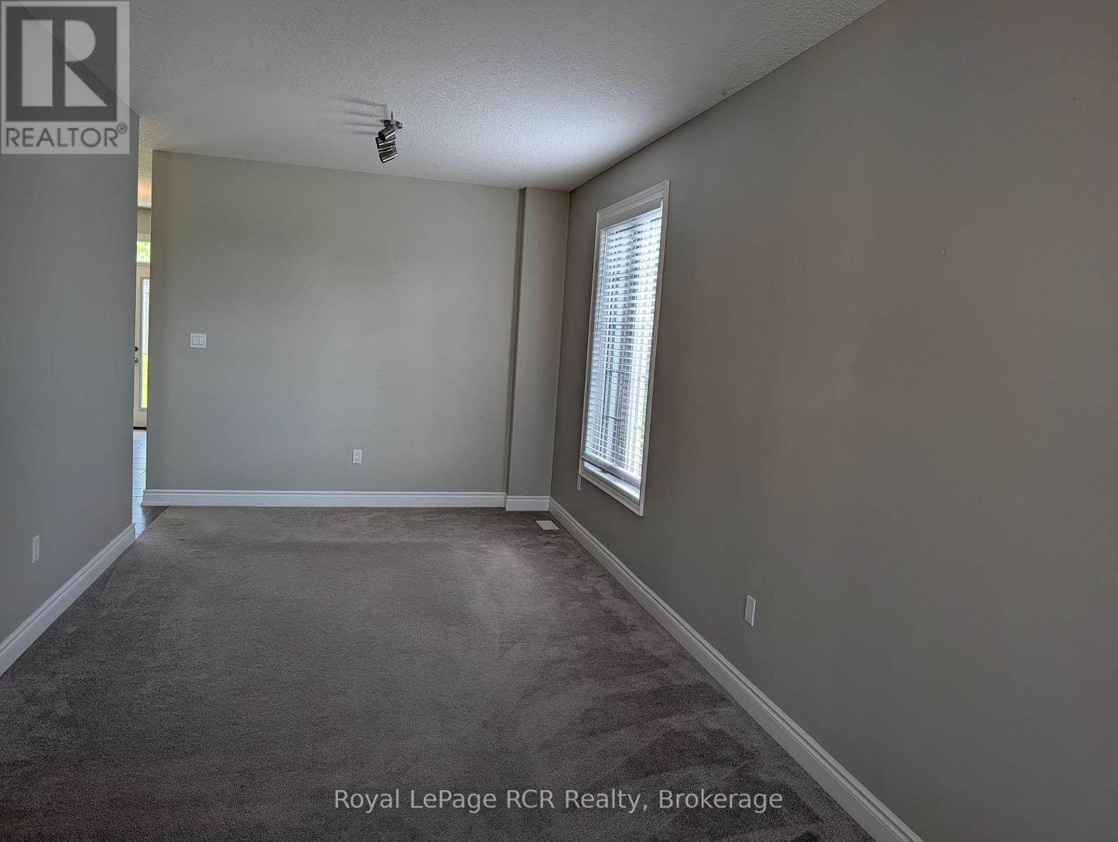89 Lockerbie Crescent Property Photo 13