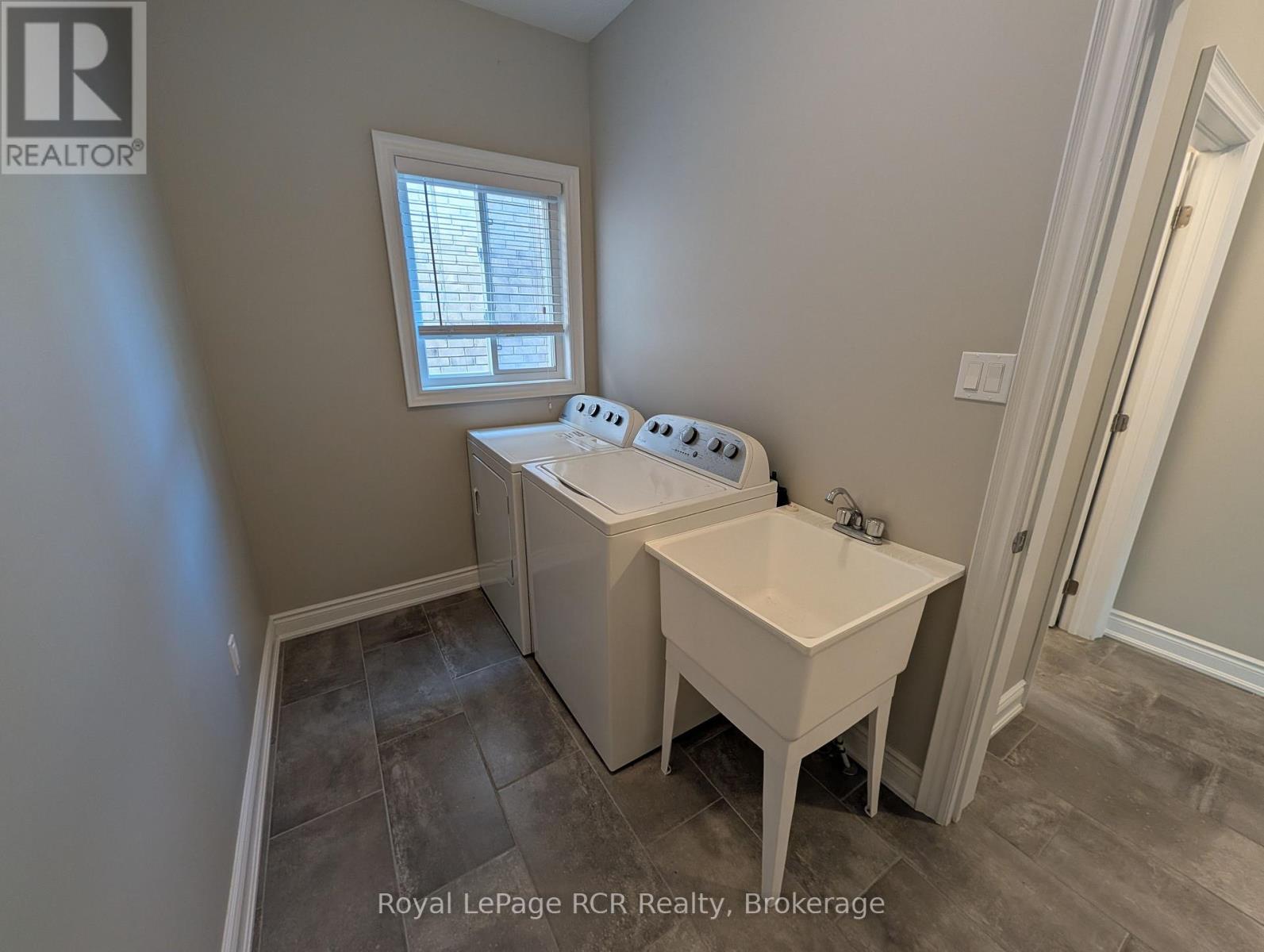 89 Lockerbie Crescent Property Photo 18