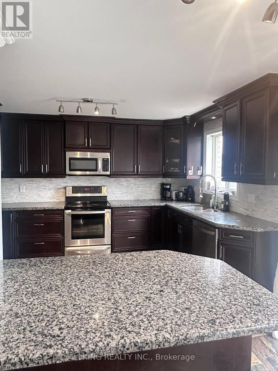 9 Whitehorn Crescent Property Photo 3