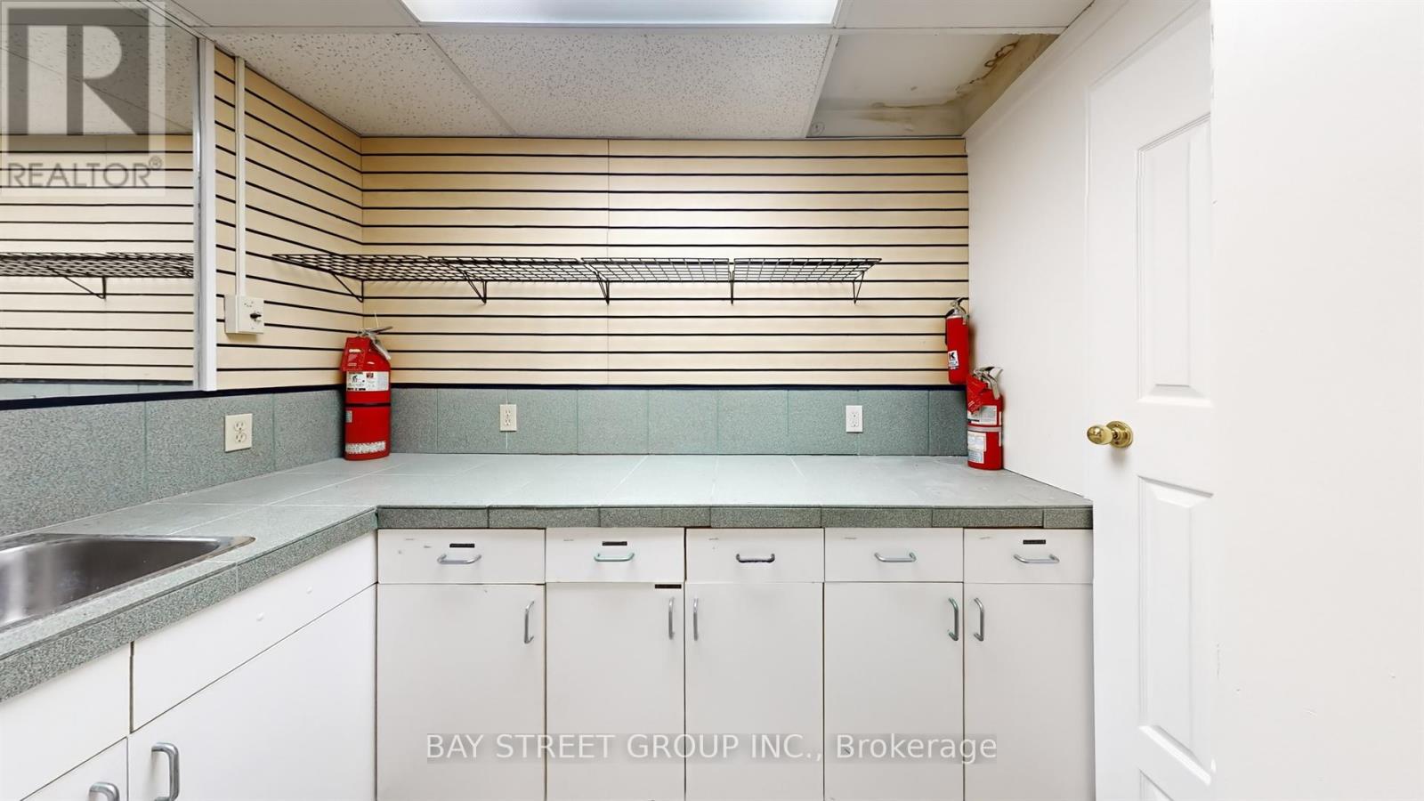 101 - 66 Maple Avenue Property Photo 17