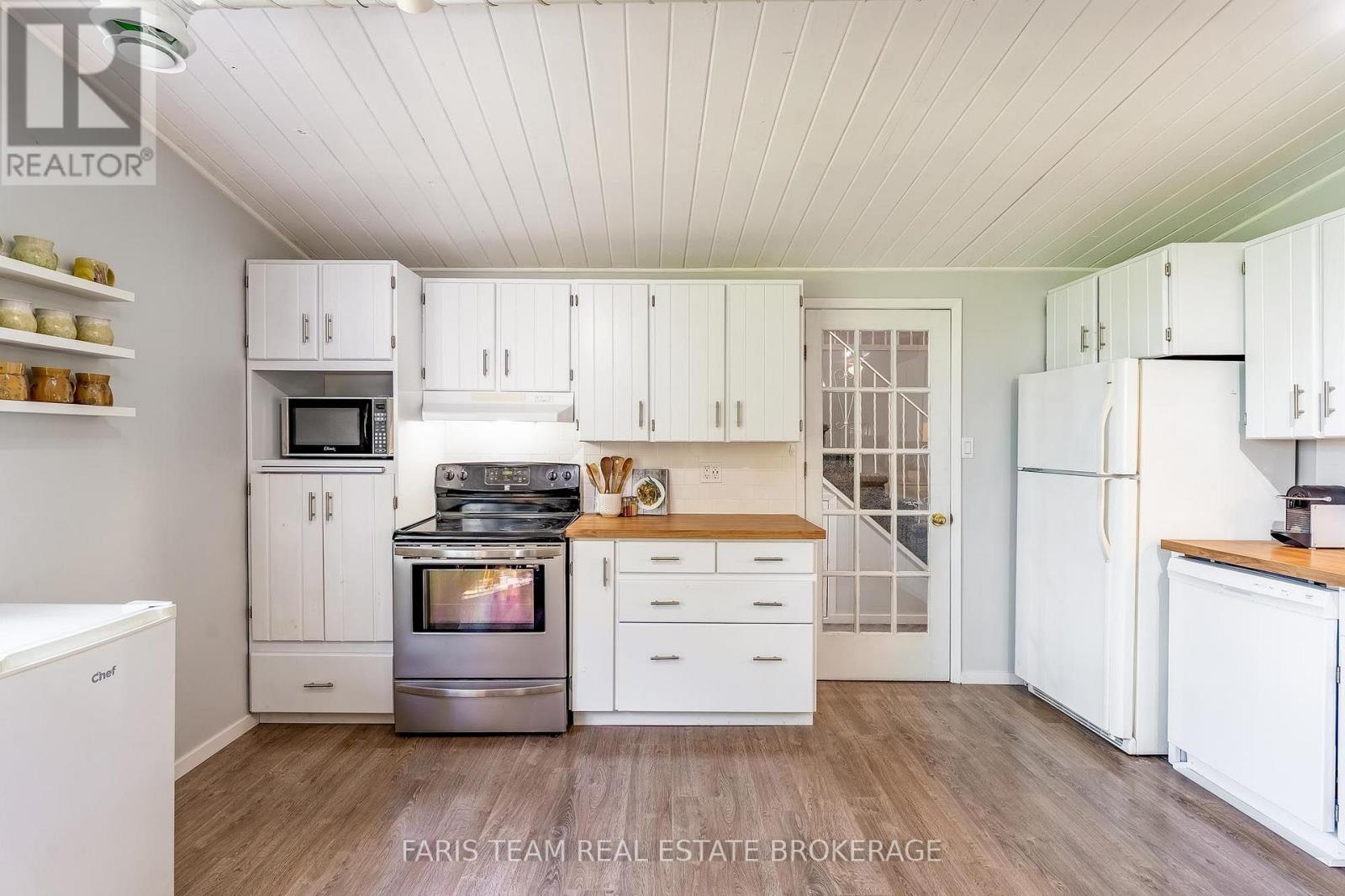 224 Lakeshore Road W Property Photo 8