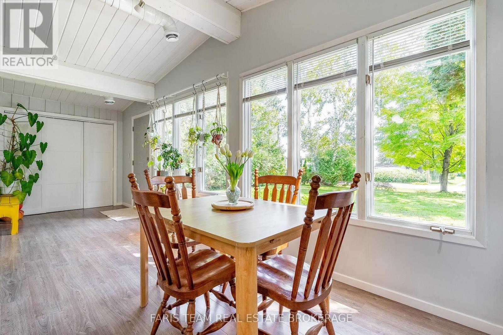224 Lakeshore Road W Property Photo 9