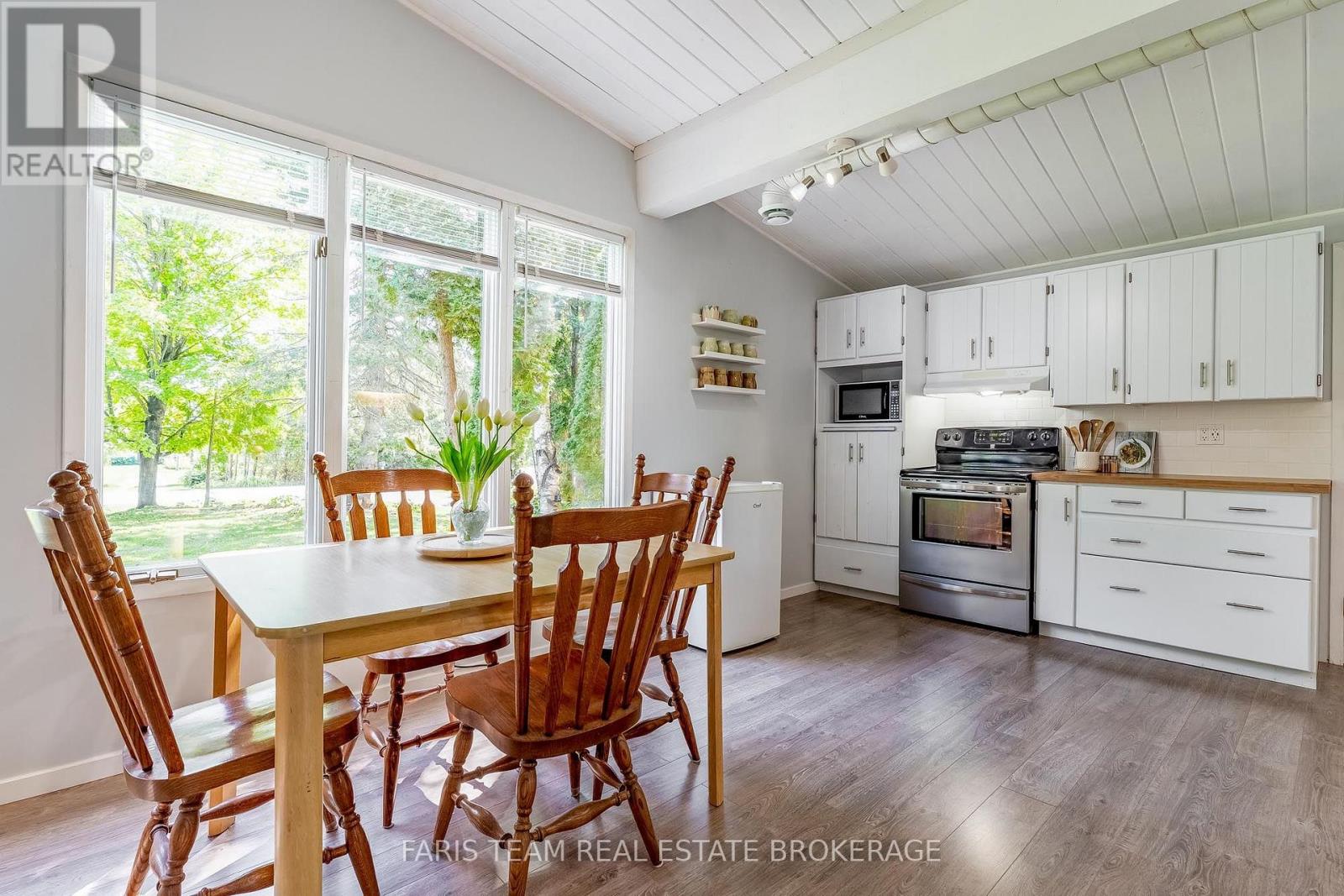 224 Lakeshore Road W Property Photo 10