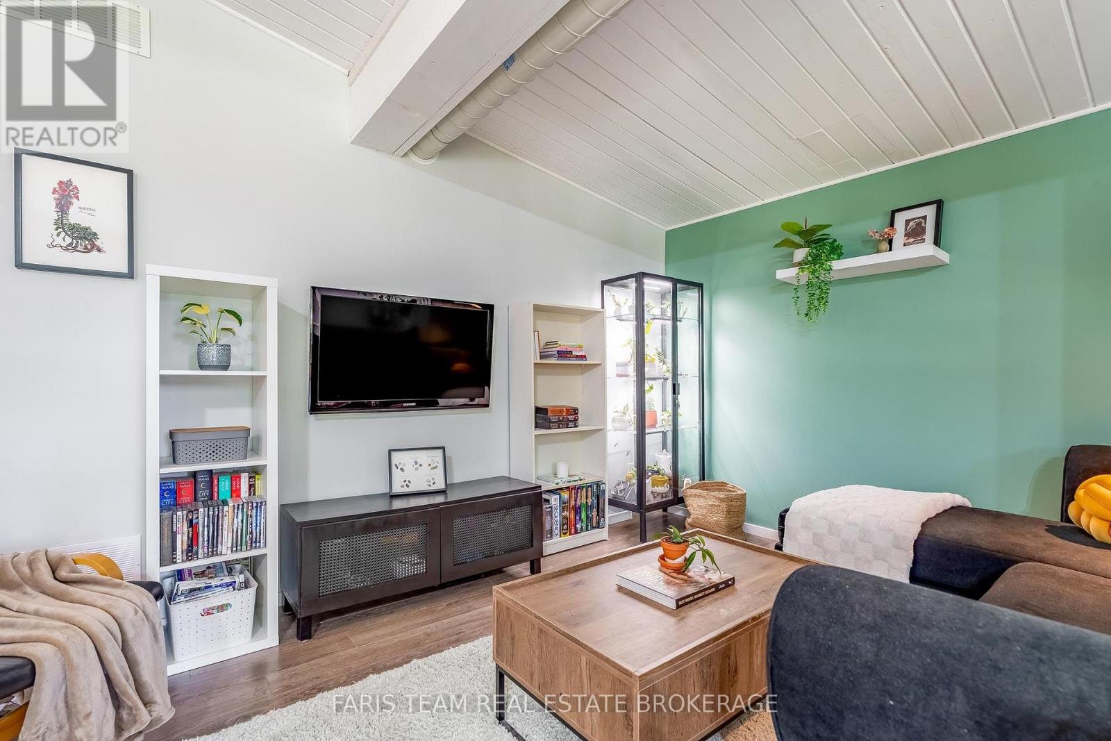 224 Lakeshore Road W Property Photo 11