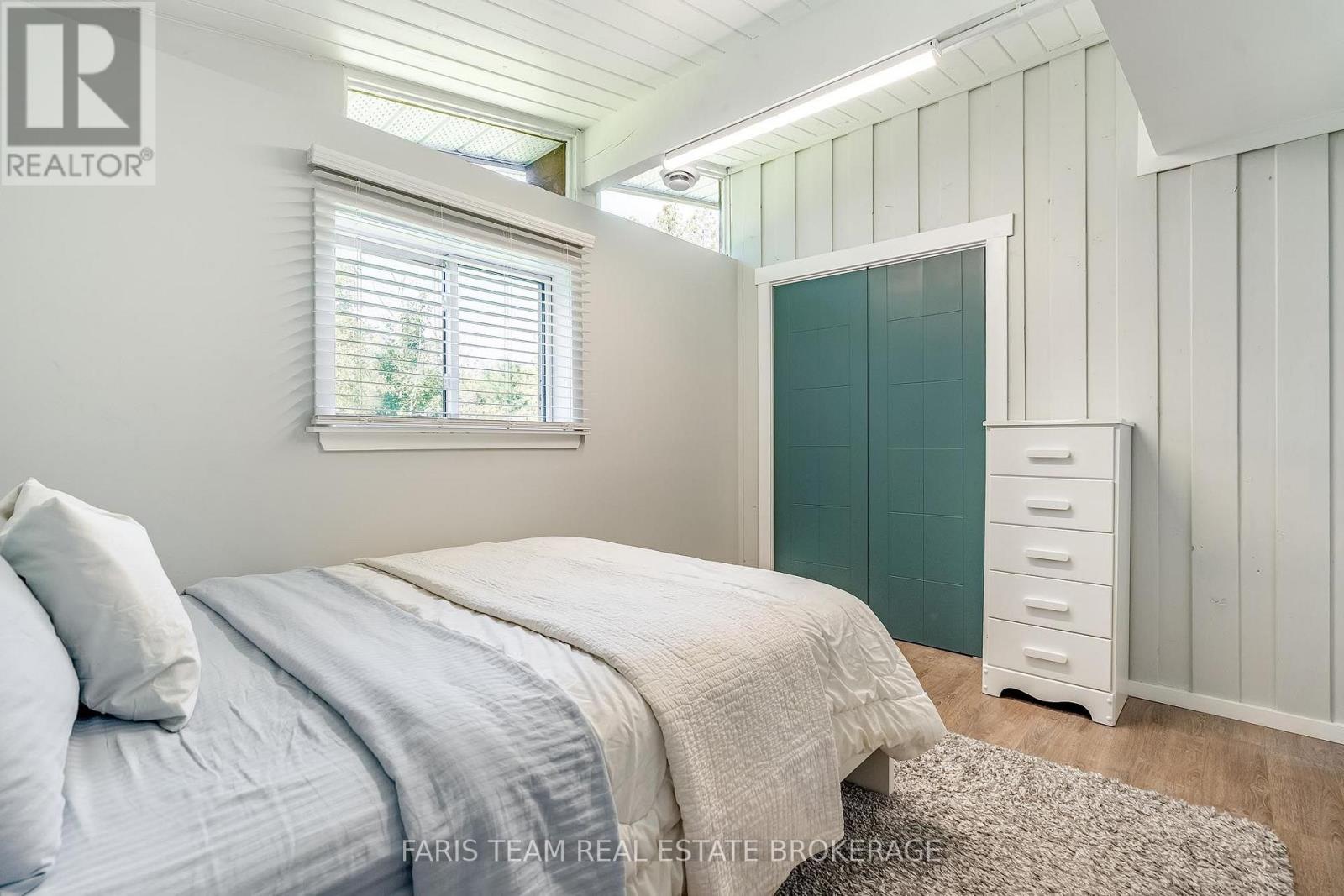 224 Lakeshore Road W Property Photo 13
