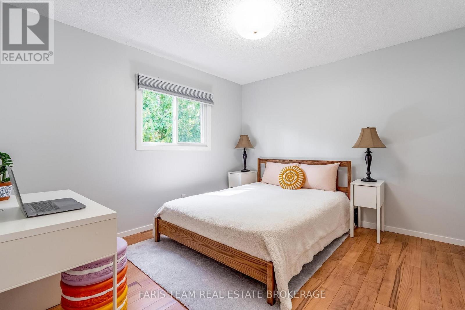 224 Lakeshore Road W Property Photo 18