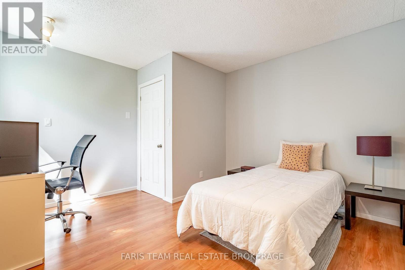 224 Lakeshore Road W Property Photo 20