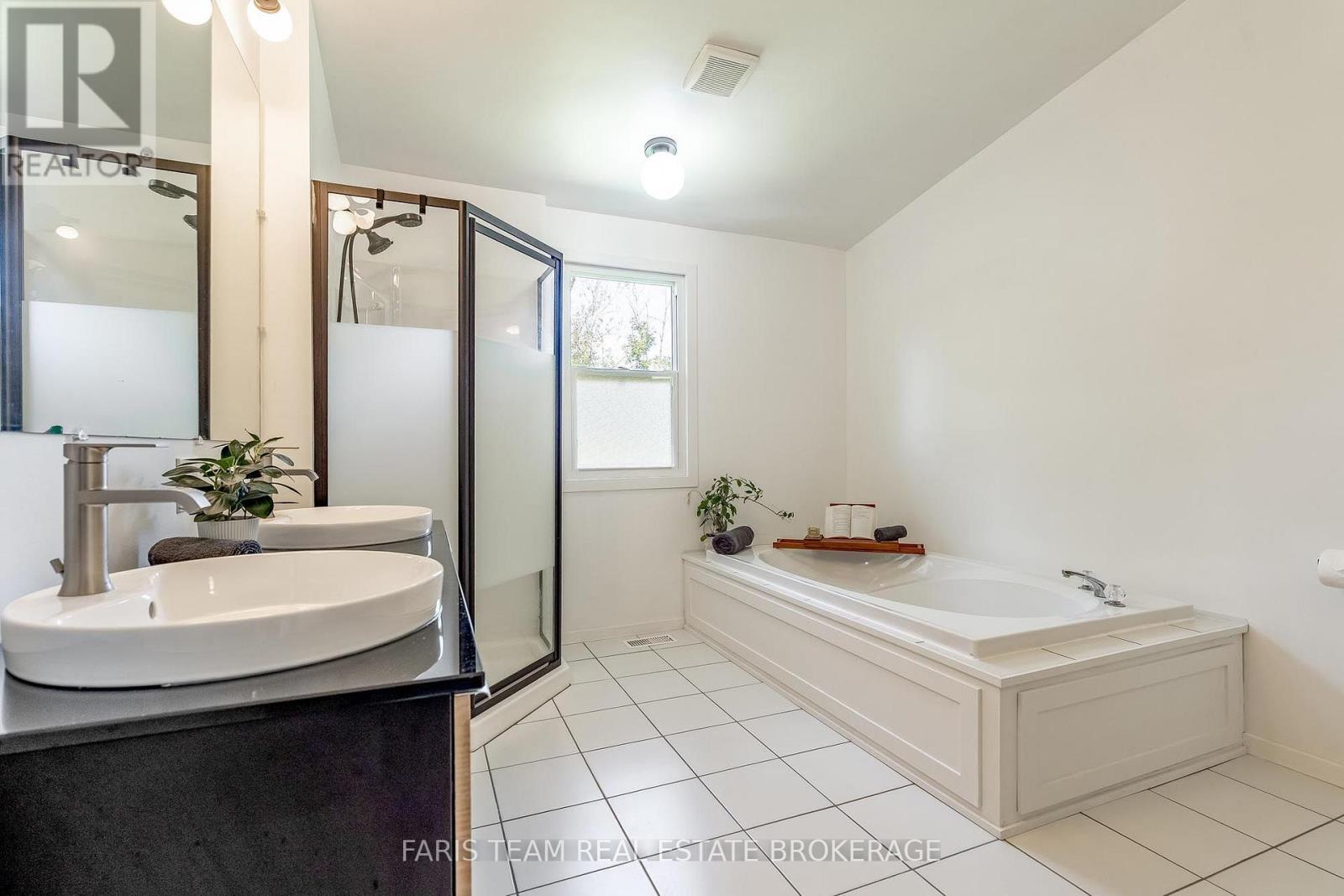 224 Lakeshore Road W Property Photo 21