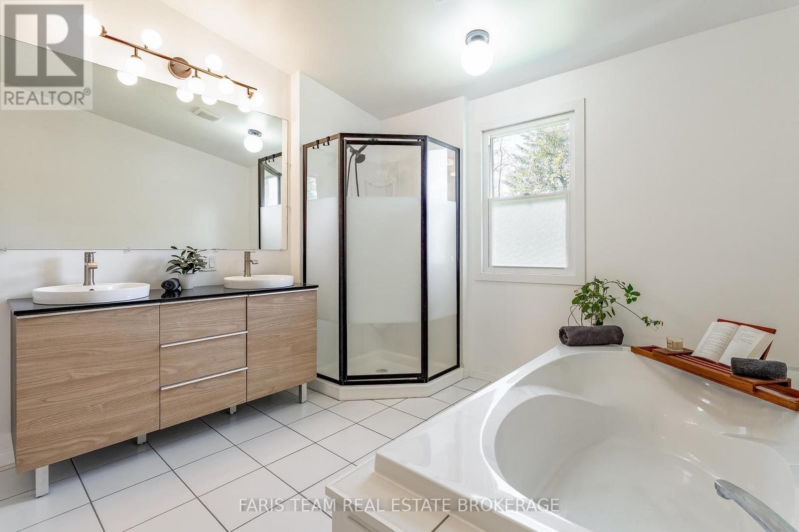224 Lakeshore Road W Property Photo 22