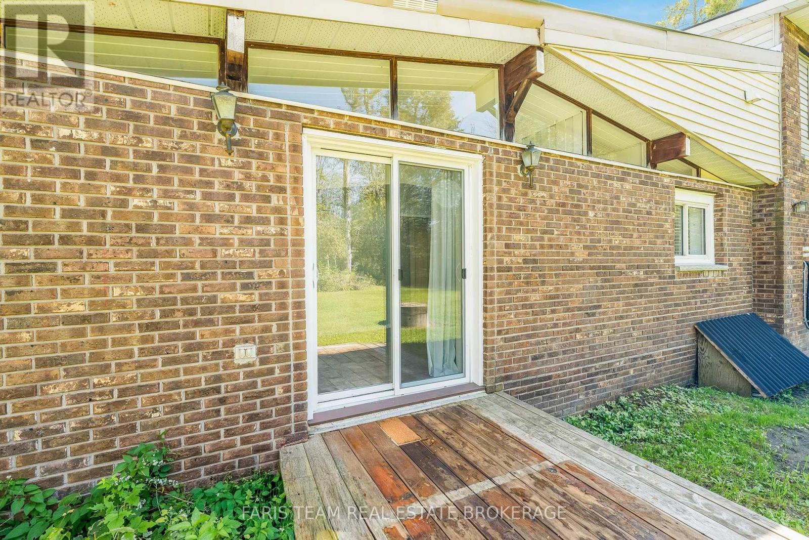 224 Lakeshore Road W Property Photo 25
