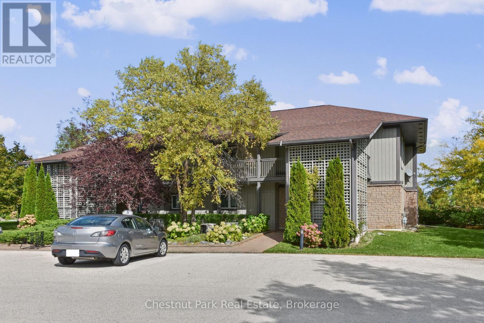 658 Johnston Park Avenue Property Photo 2