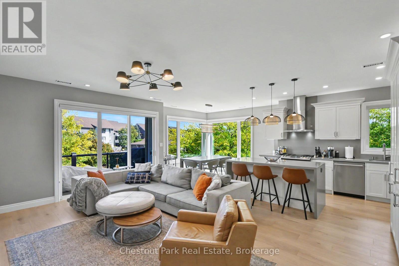 658 Johnston Park Avenue Property Photo 10