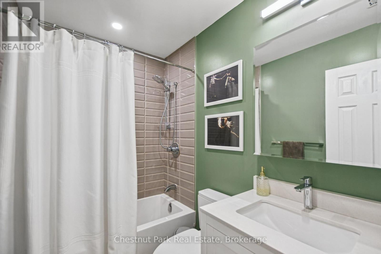 658 Johnston Park Avenue Property Photo 28