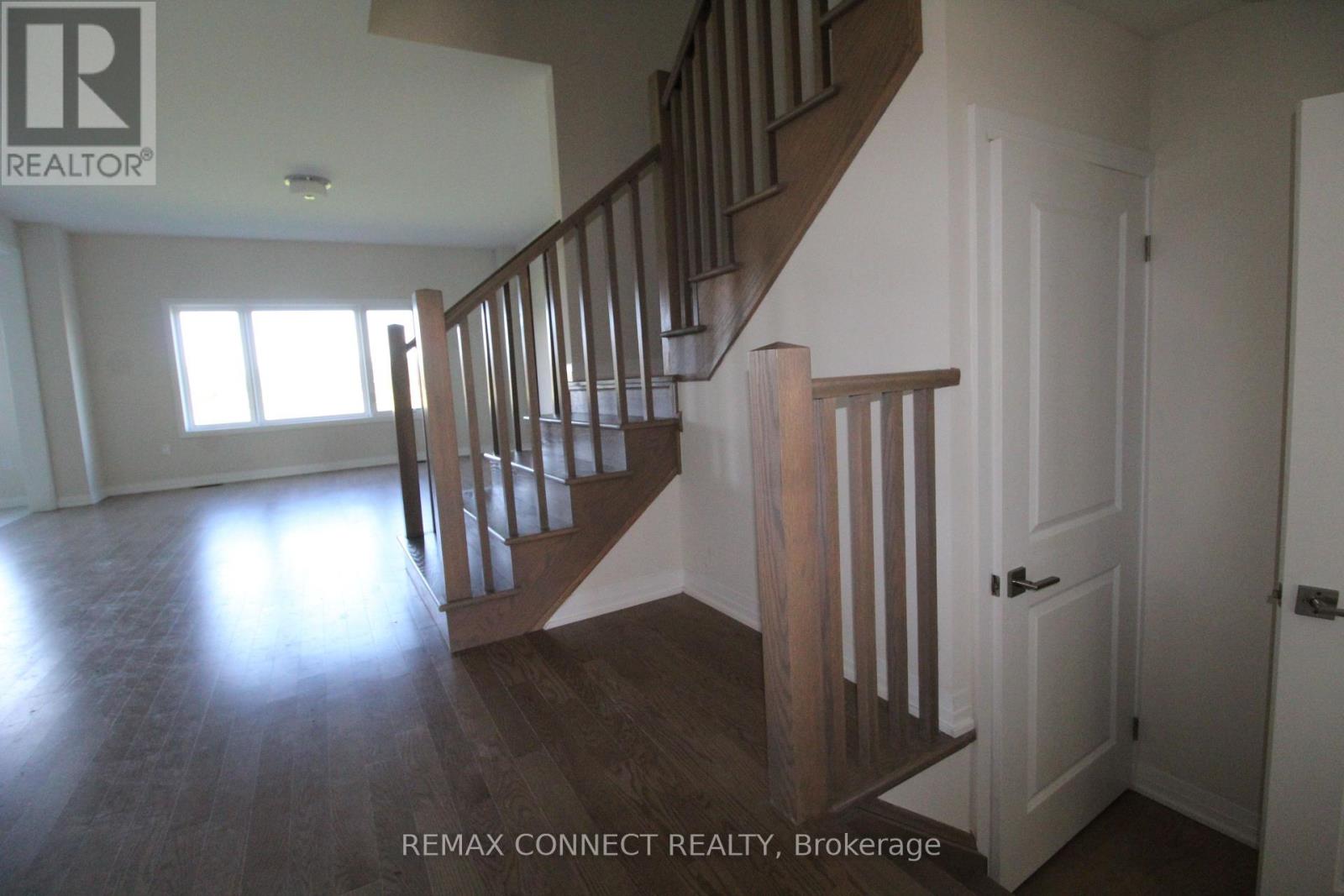 3715 Quayside Drive Property Photo 4
