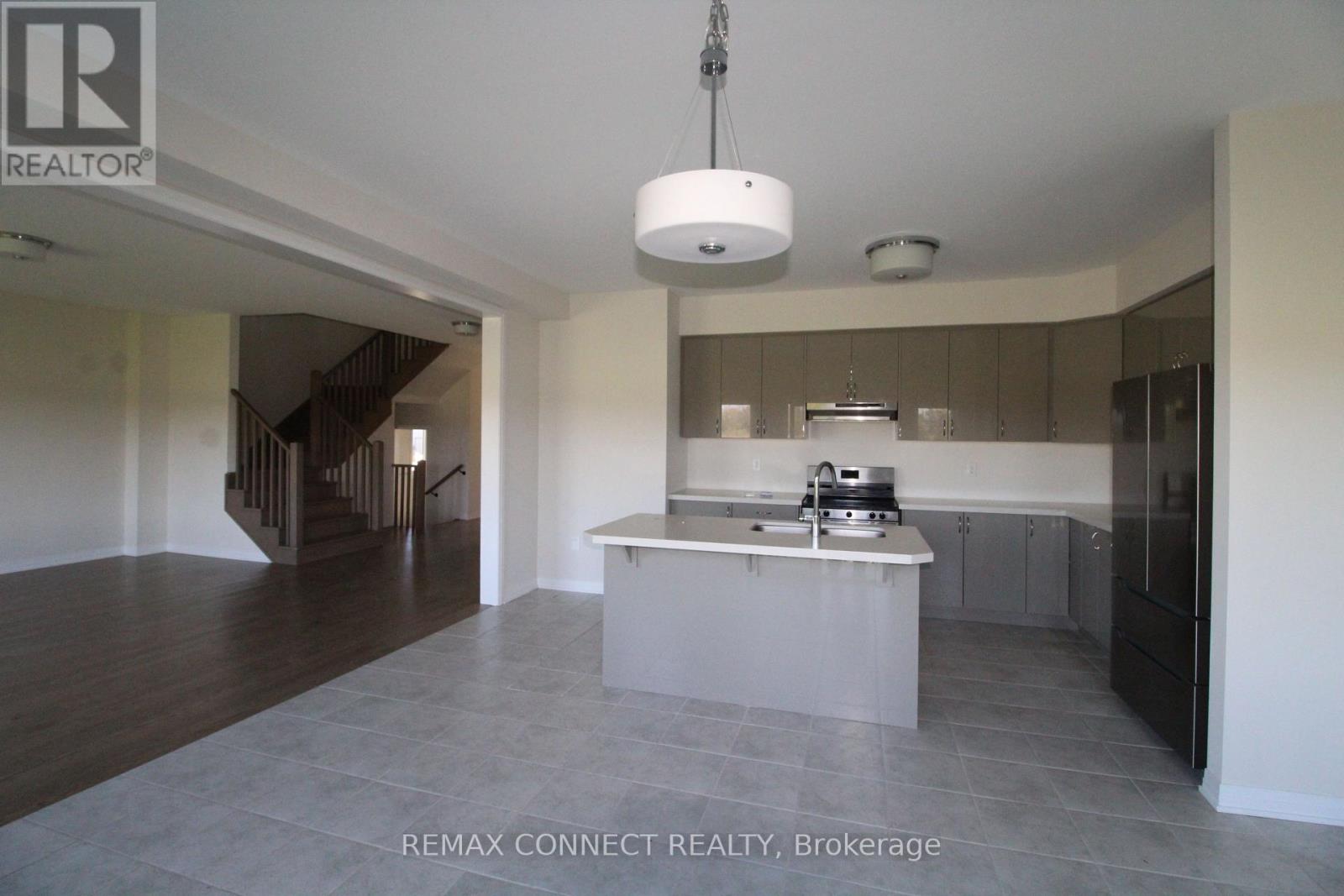 3715 Quayside Drive Property Photo 6