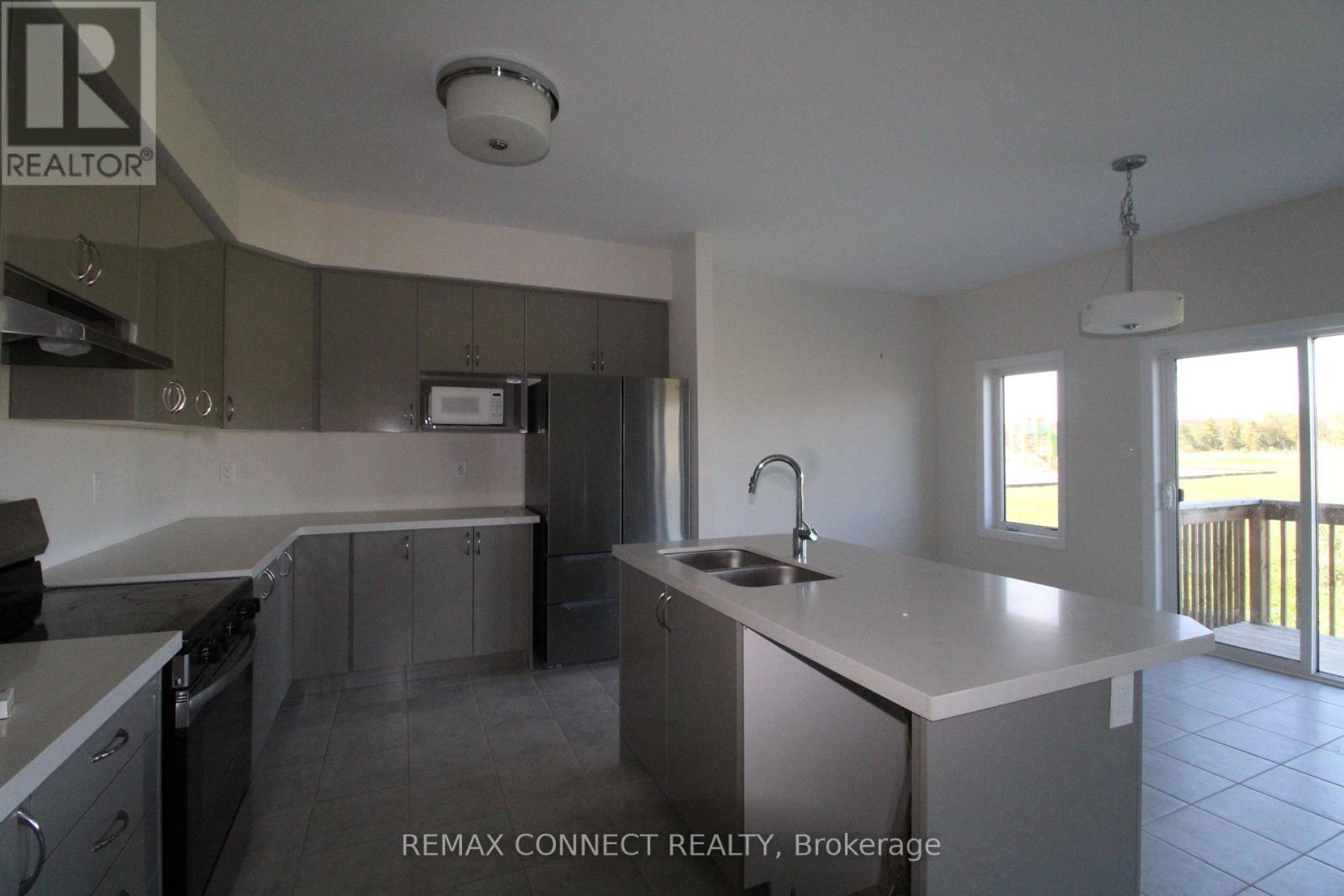 3715 Quayside Drive Property Photo 8
