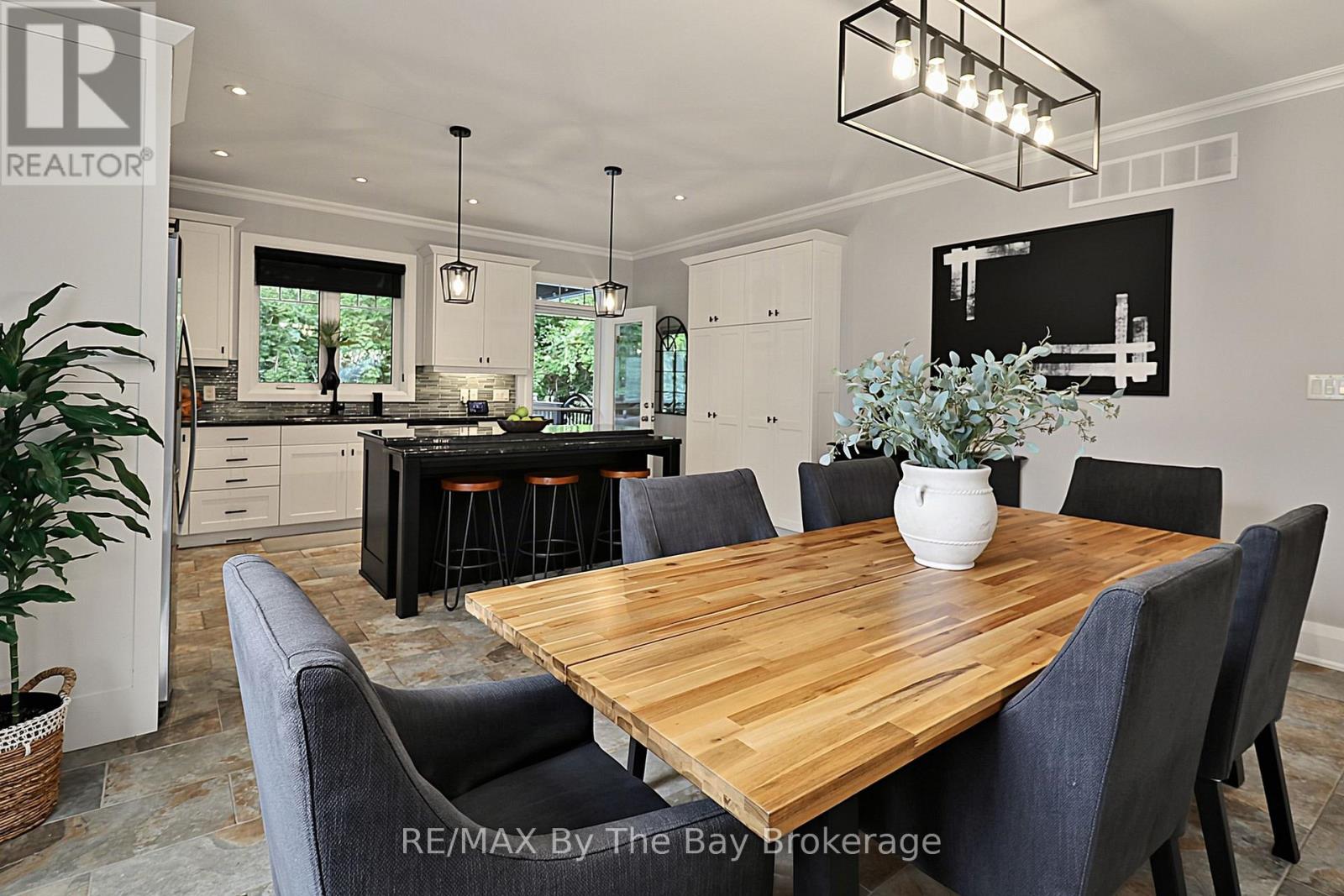320 Birch Street Property Photo 11
