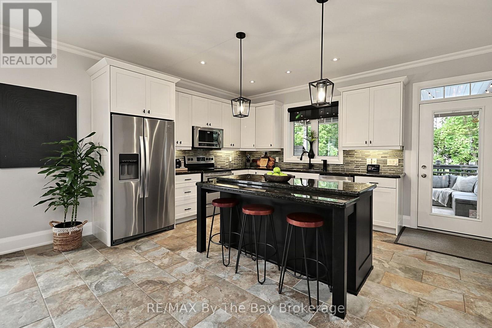 320 Birch Street Property Photo 14