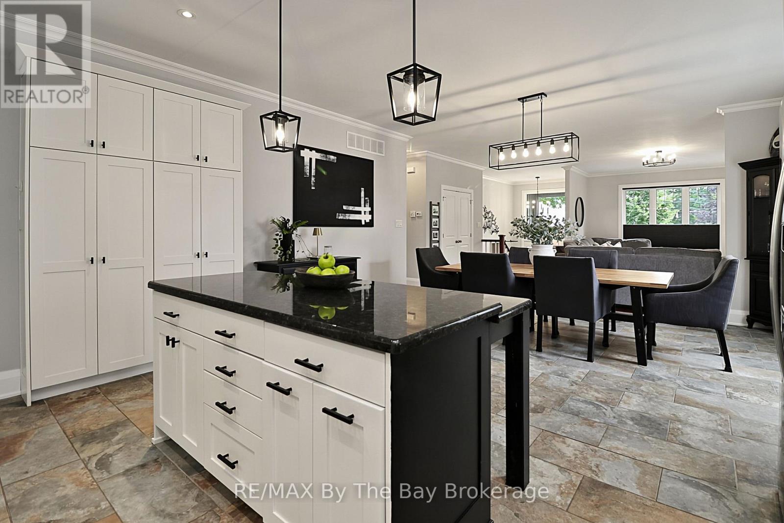 320 Birch Street Property Photo 17