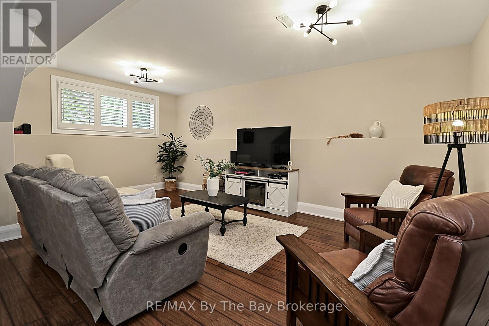 320 Birch Street Property Photo 26
