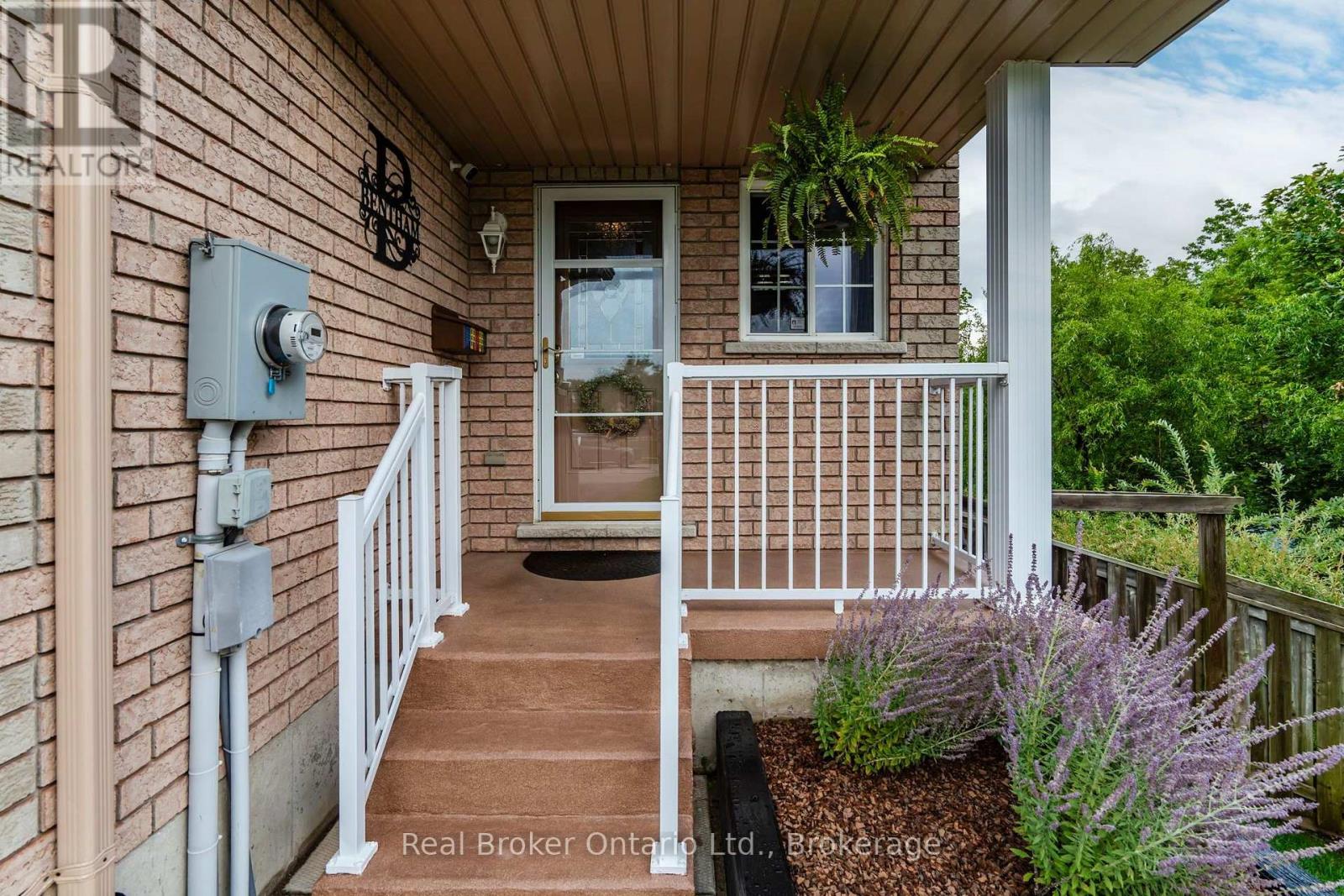 140 Southwinds Crescent Property Photo 4