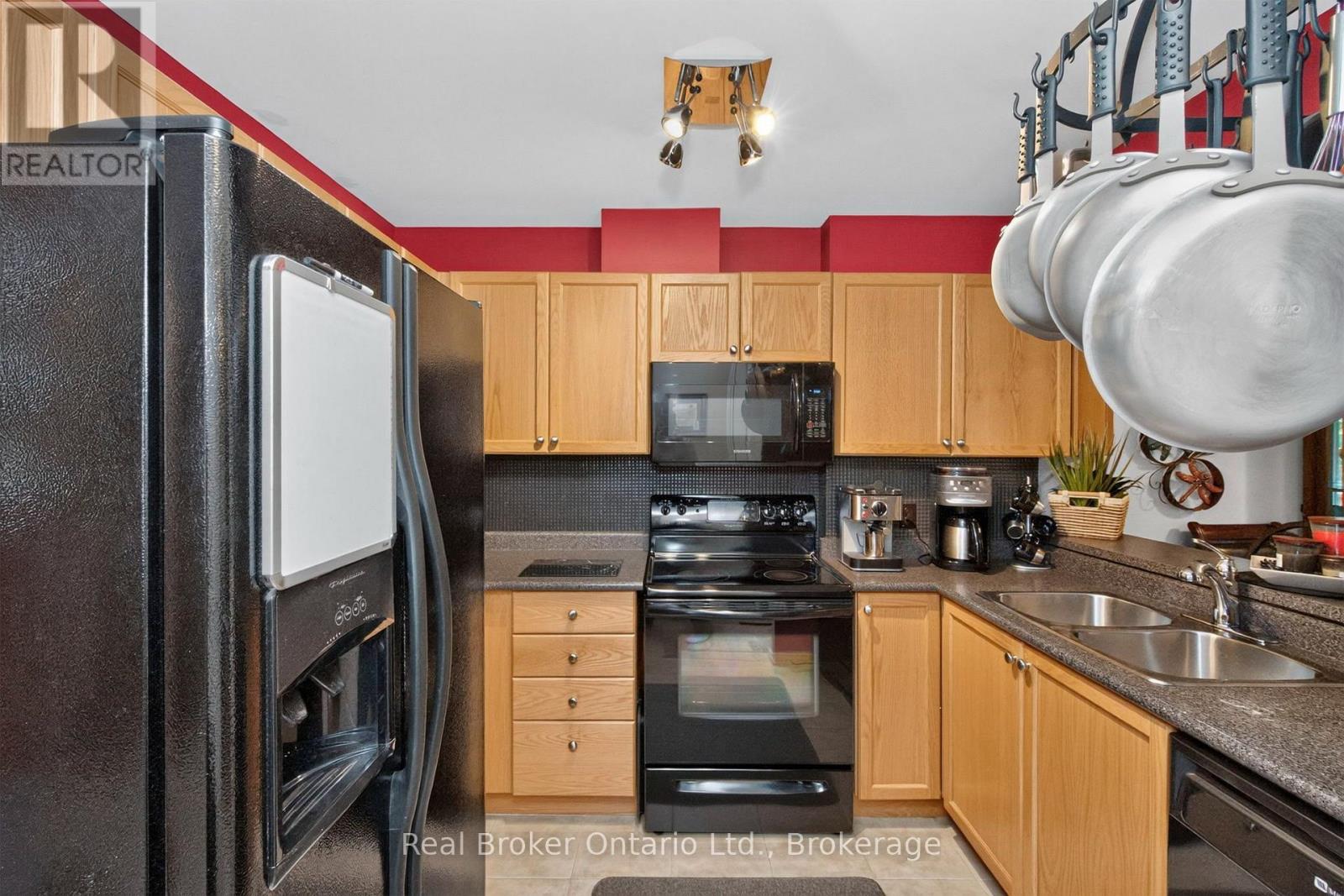 140 Southwinds Crescent Property Photo 14