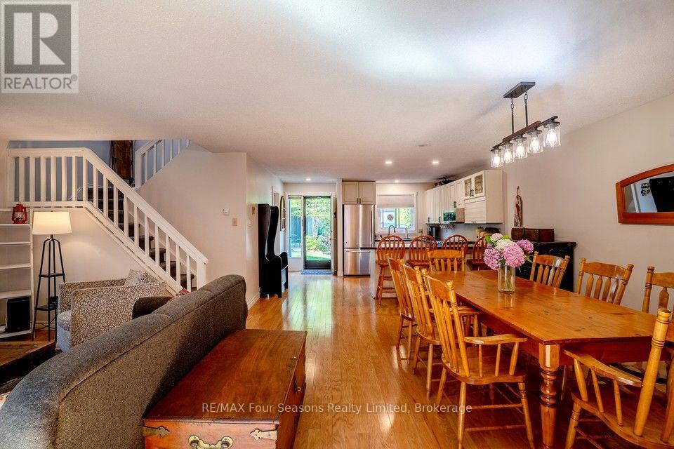 158 Escarpment Crescent Property Photo 3