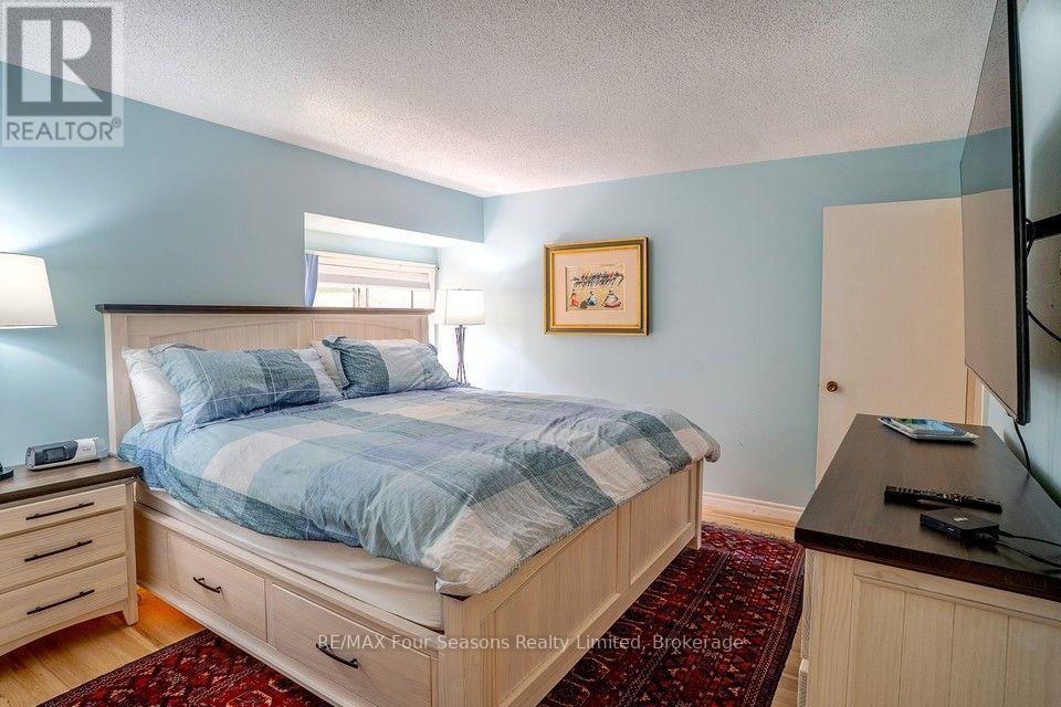 158 Escarpment Crescent Property Photo 14