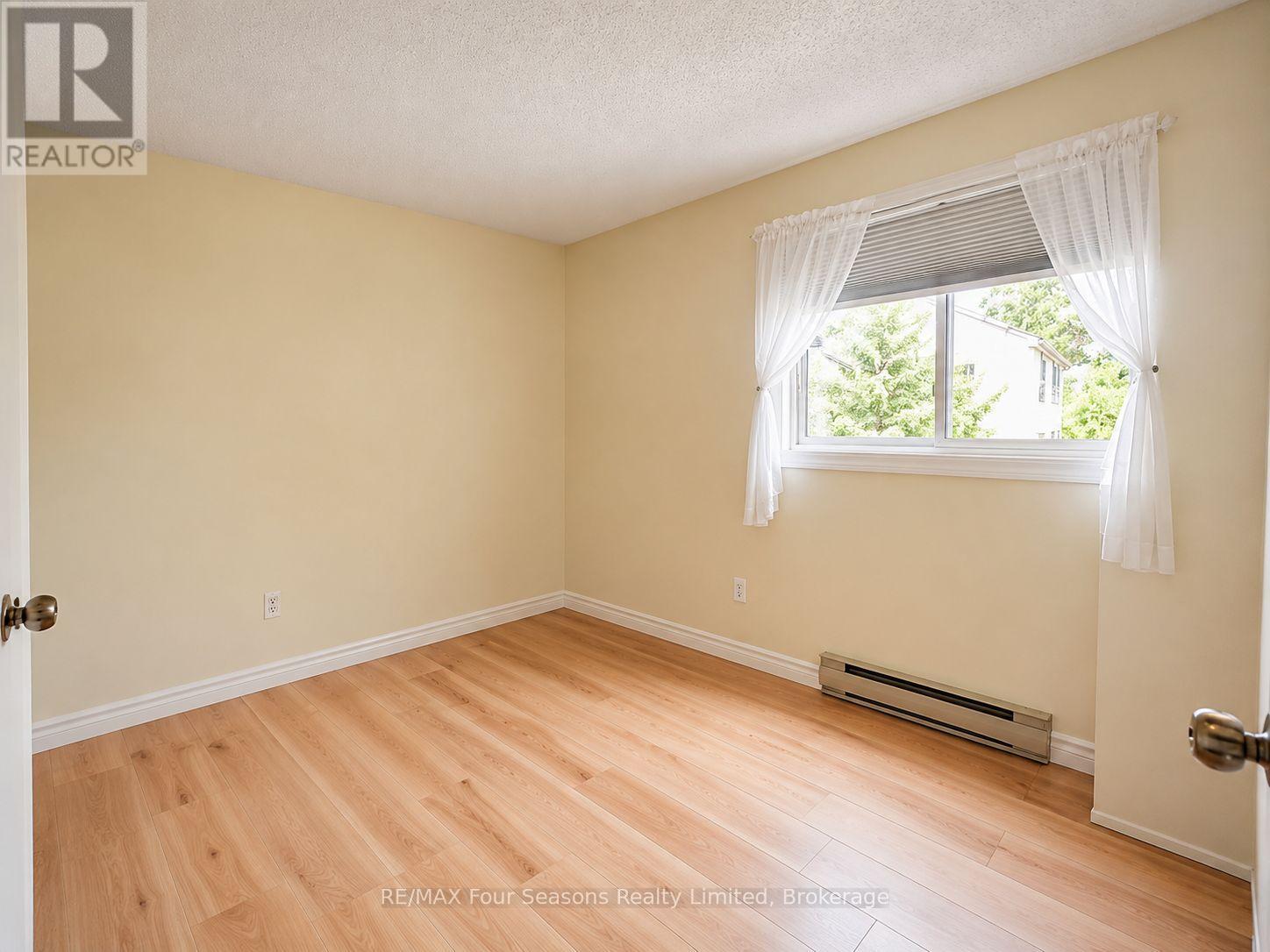 158 Escarpment Crescent Property Photo 18