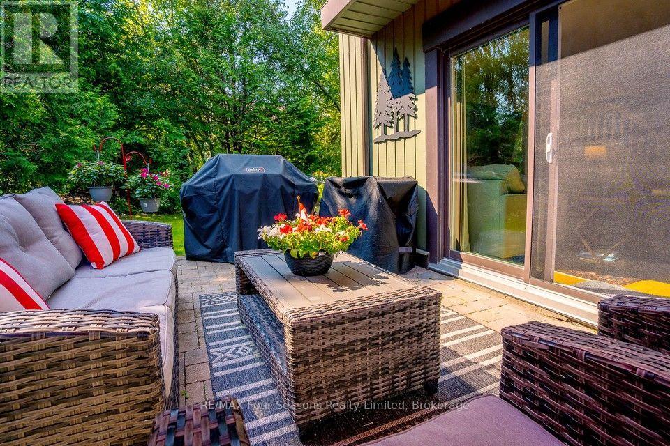 158 Escarpment Crescent Property Photo 22