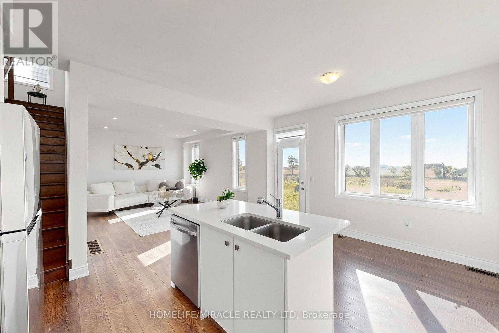 69 Season Crescent Property Photo 13