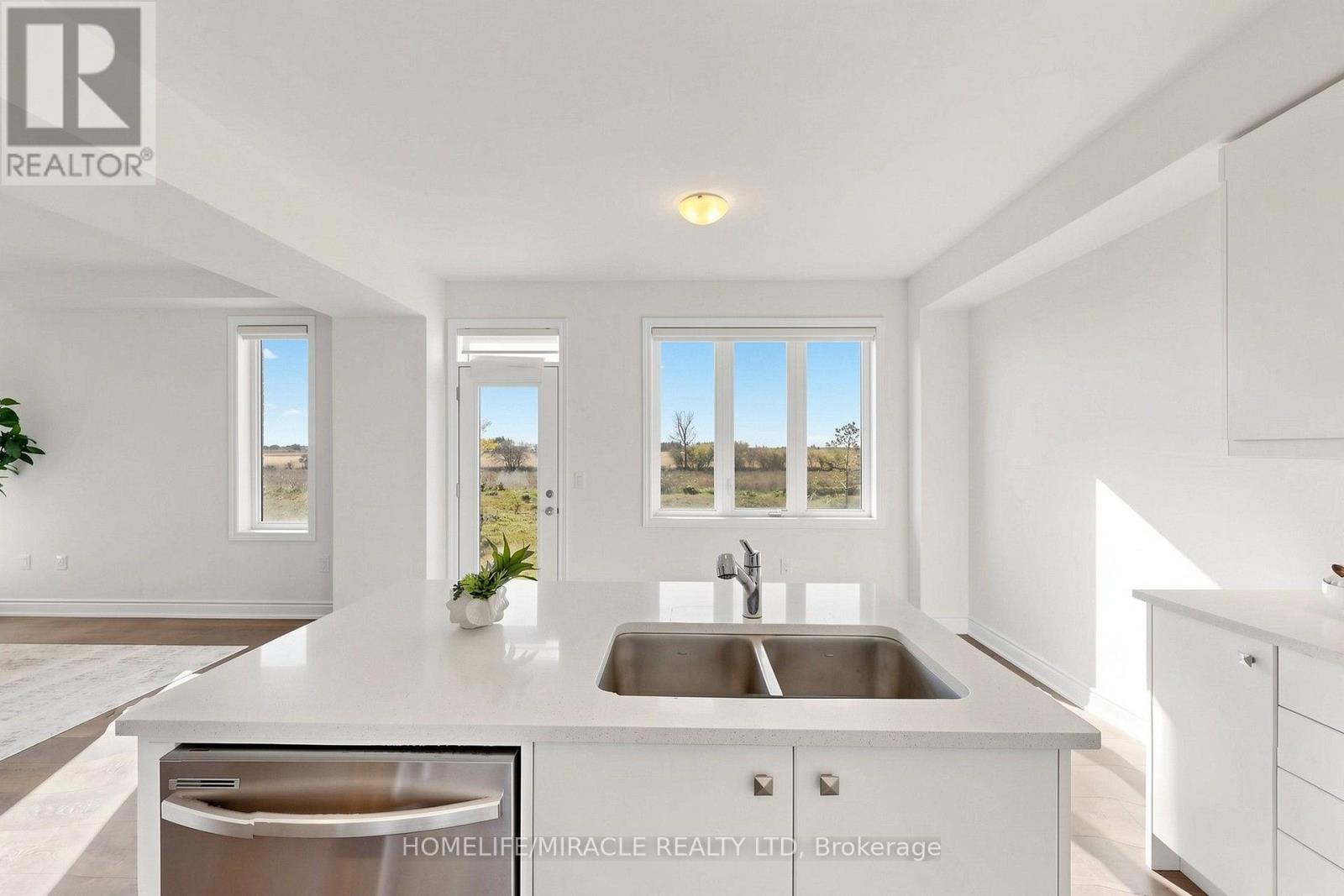 69 Season Crescent Property Photo 14