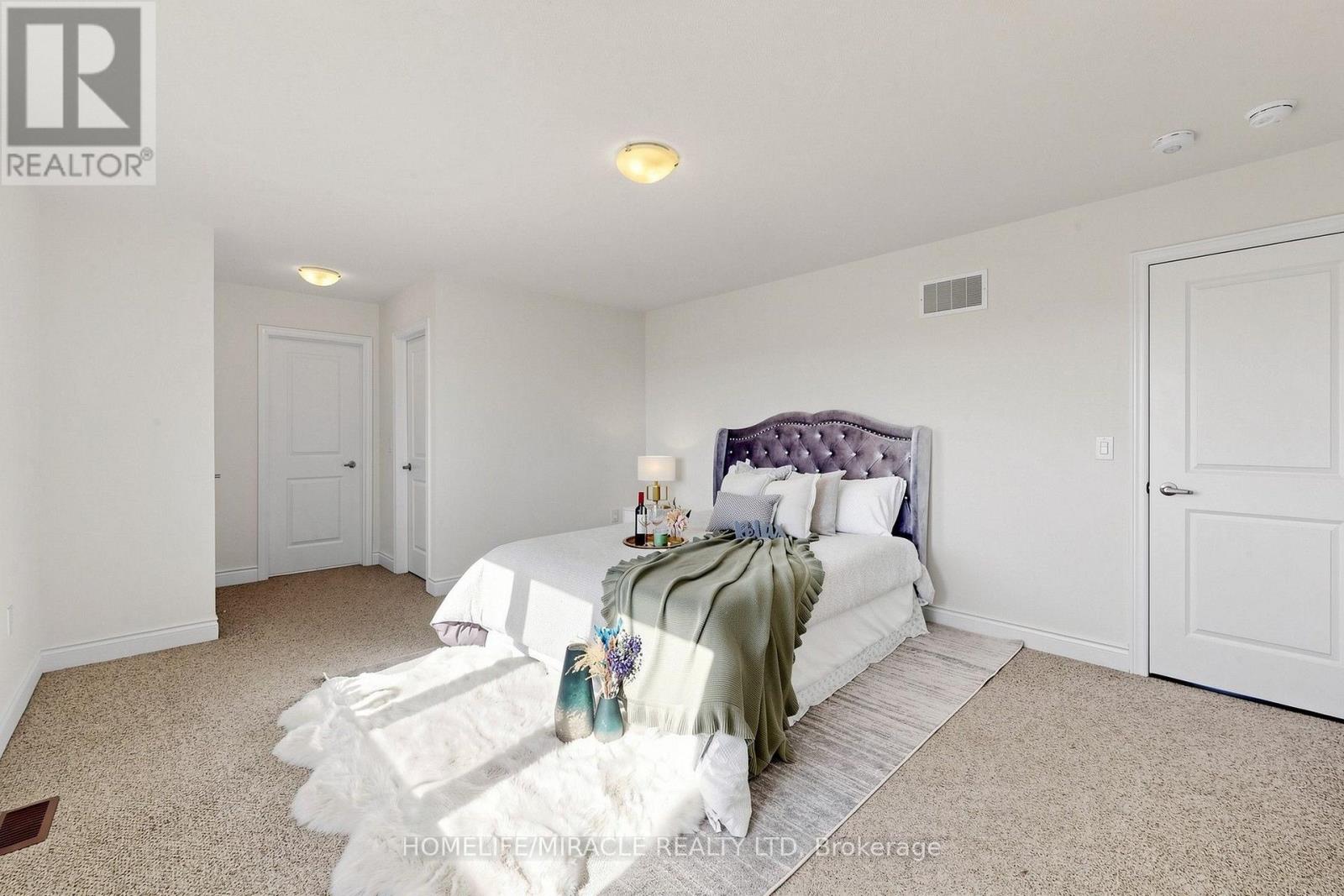 69 Season Crescent Property Photo 24